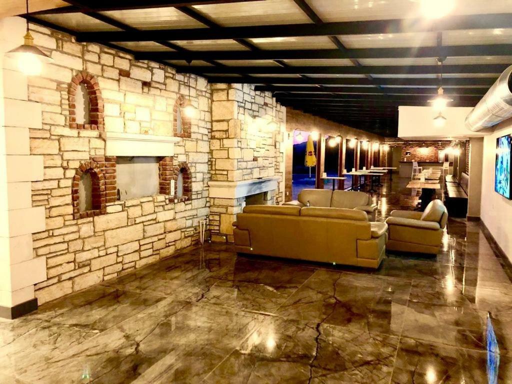 Victoria Hotel And Lounge フォチャ エクステリア 写真
