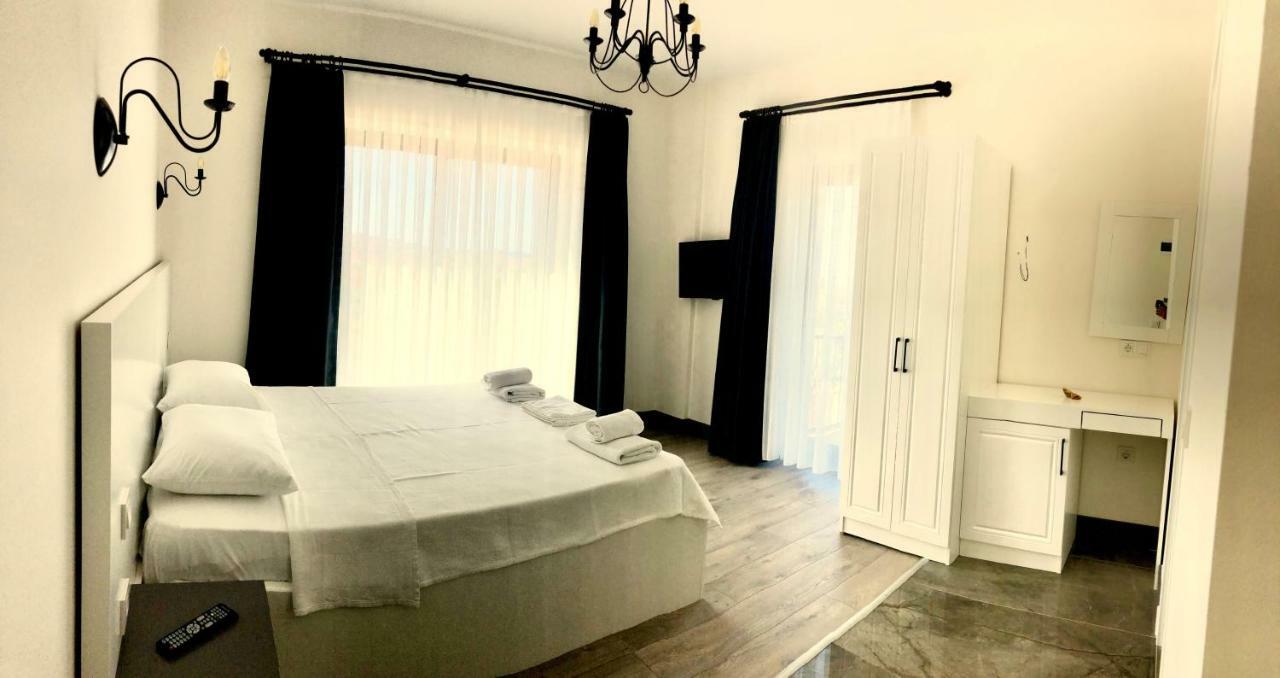 Victoria Hotel And Lounge フォチャ エクステリア 写真
